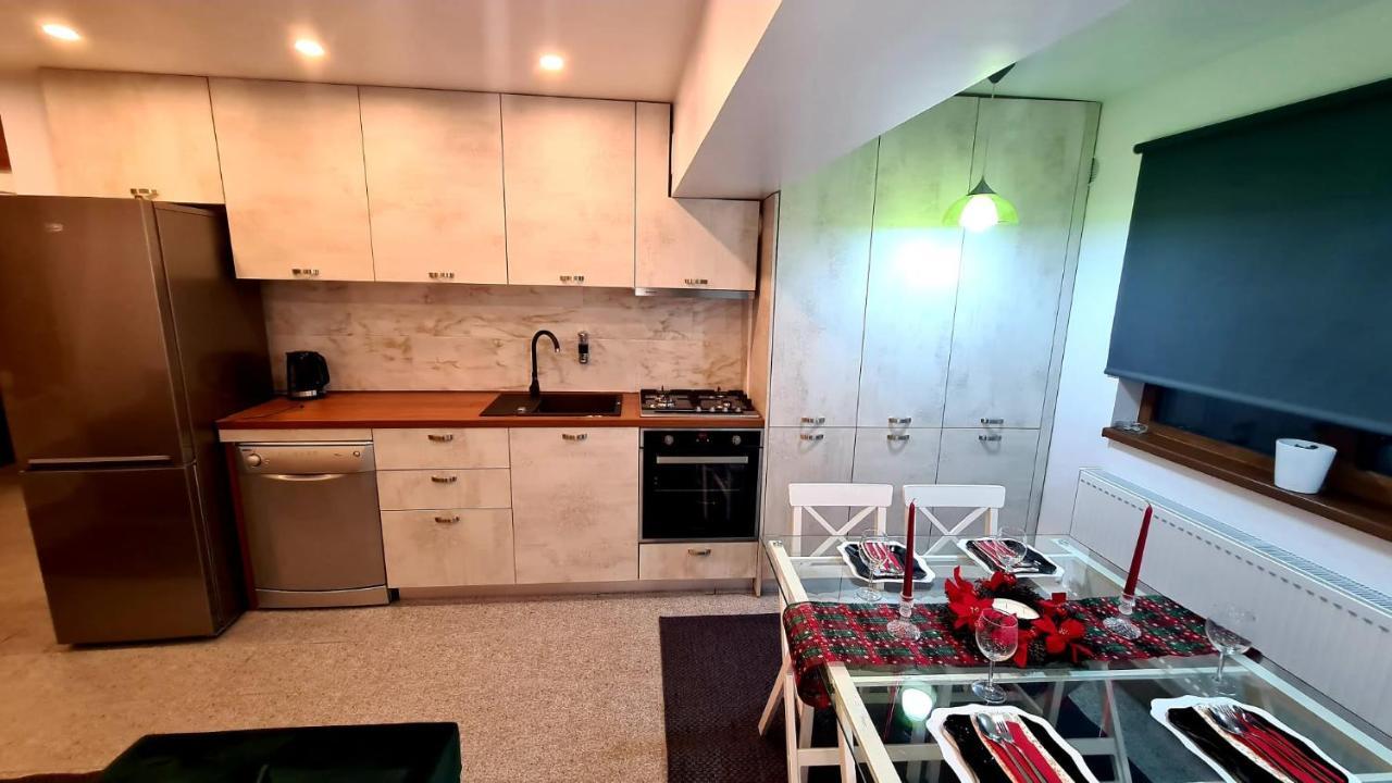 La Fluturi Apartament Apartment ซูชาวา ภายนอก รูปภาพ
