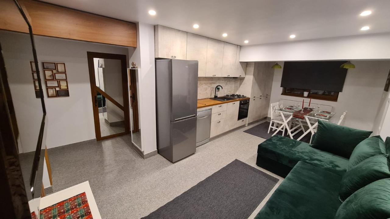 La Fluturi Apartament Apartment ซูชาวา ภายนอก รูปภาพ