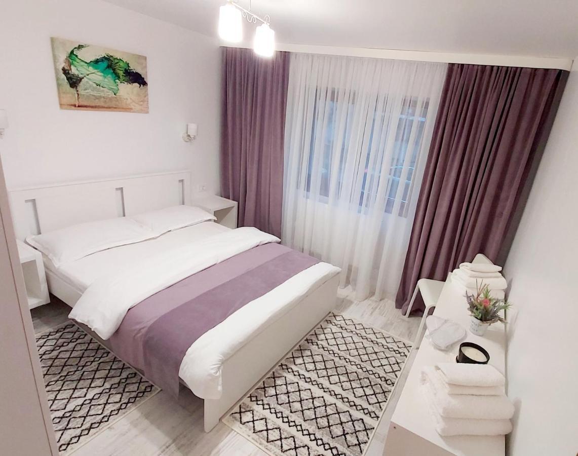 La Fluturi Apartament Apartment ซูชาวา ภายนอก รูปภาพ