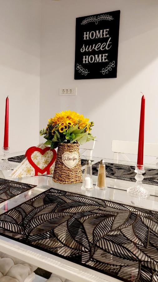 La Fluturi Apartament Apartment ซูชาวา ภายนอก รูปภาพ