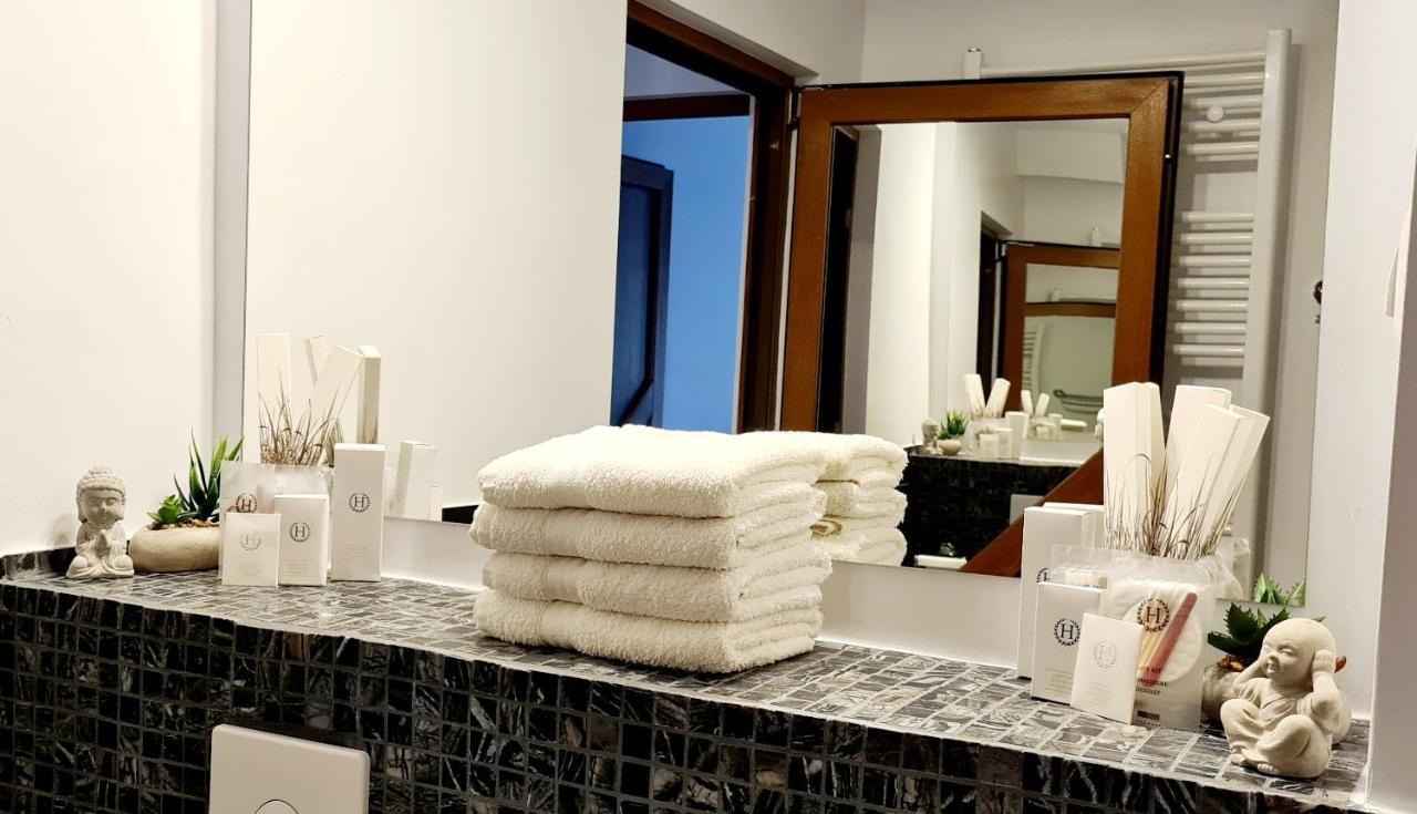 La Fluturi Apartament Apartment ซูชาวา ภายนอก รูปภาพ